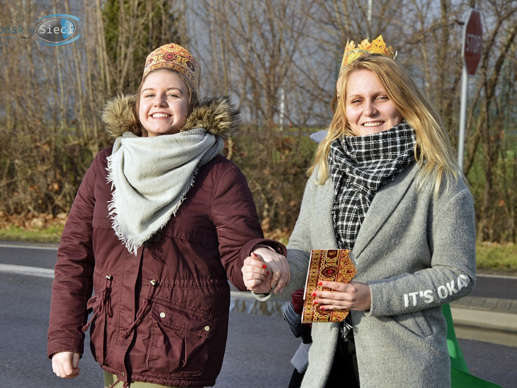 Przemierzali drogę do nowo narodzonego Jezusa ciągnikami [FOTORELACJA]