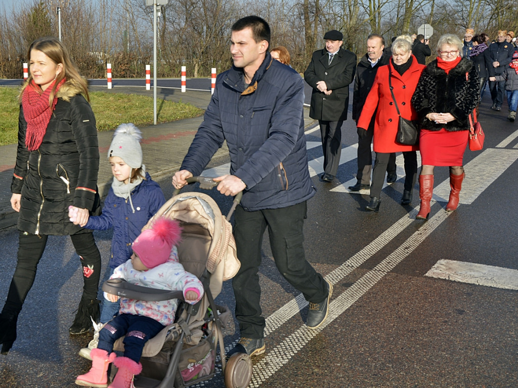 Przemierzali drogę do nowo narodzonego Jezusa ciągnikami [FOTORELACJA]