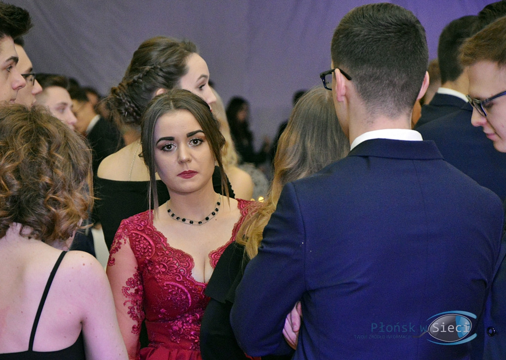 Bal na ponad dwieście par! Studniówka w liceum przy Płockiej [FOTORELACJA]