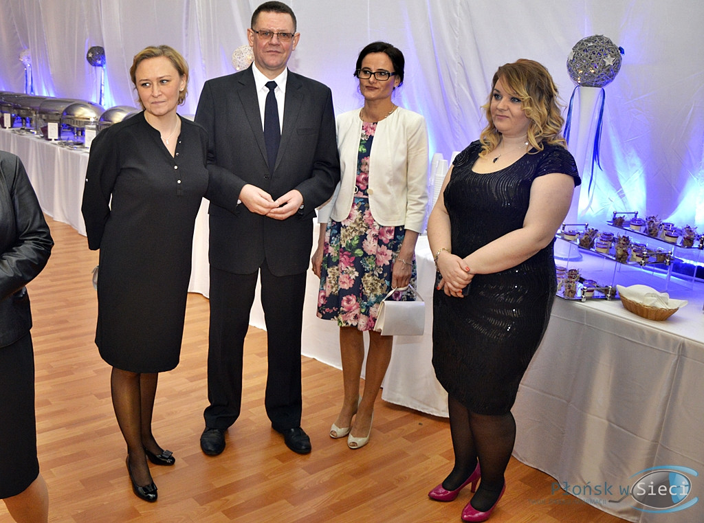 Bal na ponad dwieście par! Studniówka w liceum przy Płockiej [FOTORELACJA]