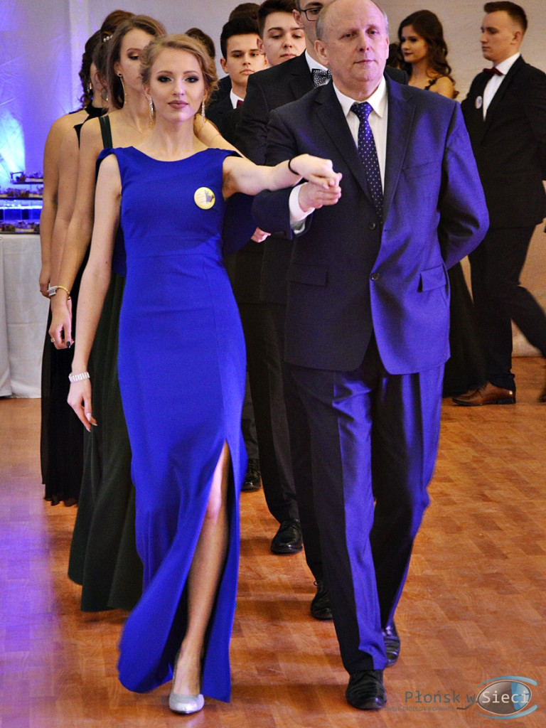 Bal na ponad dwieście par! Studniówka w liceum przy Płockiej [FOTORELACJA]