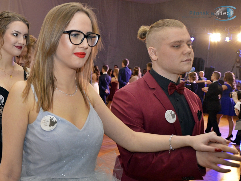 Bal na ponad dwieście par! Studniówka w liceum przy Płockiej [FOTORELACJA]