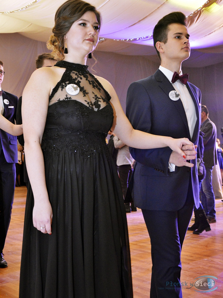 Bal na ponad dwieście par! Studniówka w liceum przy Płockiej [FOTORELACJA]