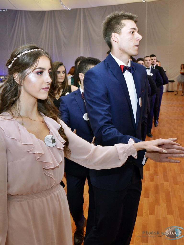 Bal na ponad dwieście par! Studniówka w liceum przy Płockiej [FOTORELACJA]