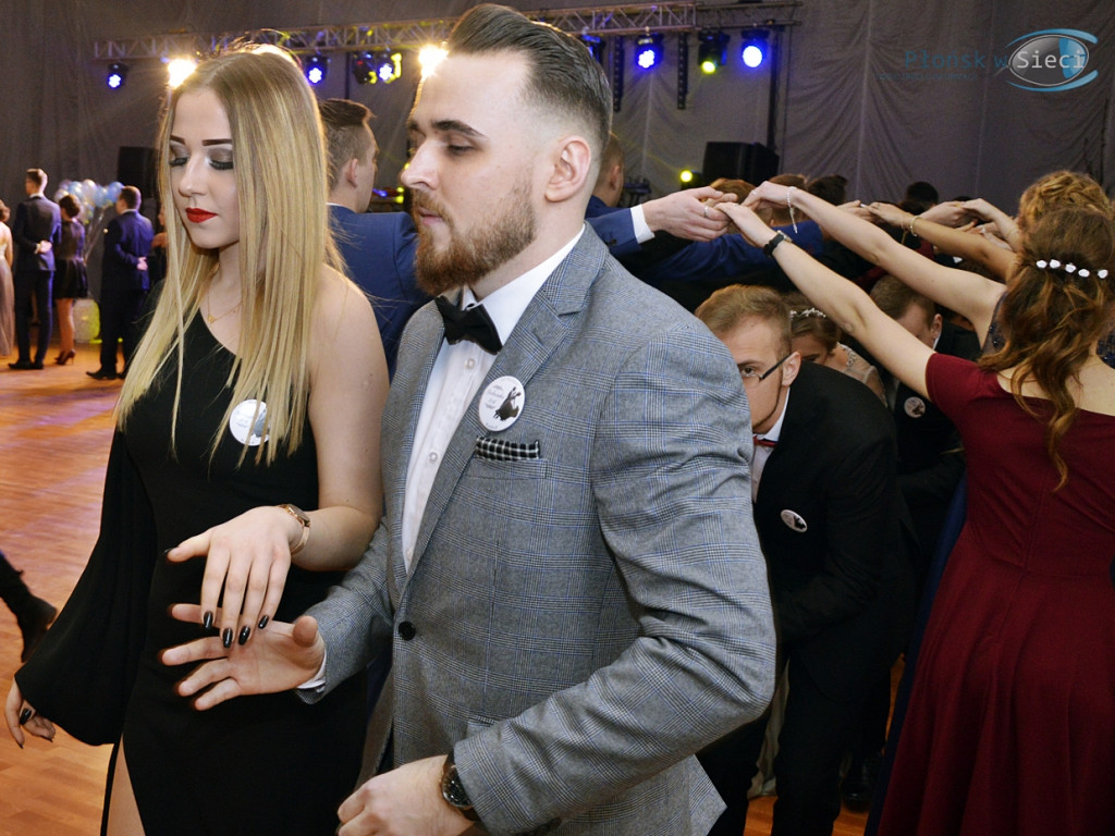 Bal na ponad dwieście par! Studniówka w liceum przy Płockiej [FOTORELACJA]