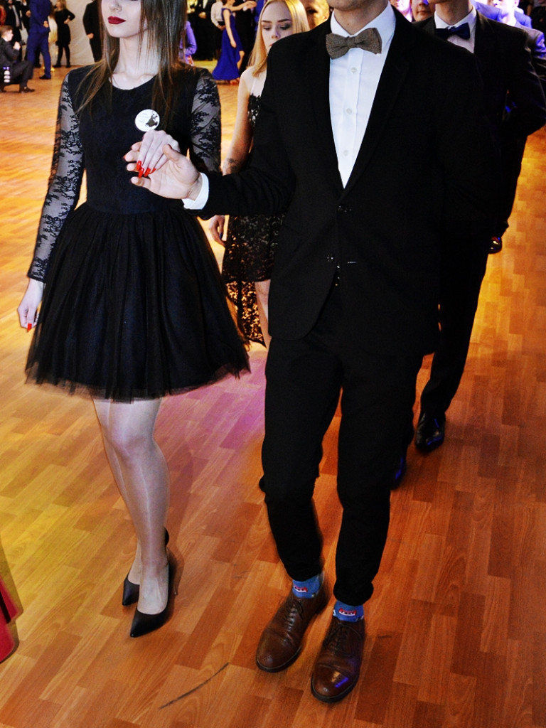 Bal na ponad dwieście par! Studniówka w liceum przy Płockiej [FOTORELACJA]