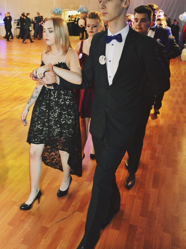 Bal na ponad dwieście par! Studniówka w liceum przy Płockiej [FOTORELACJA]