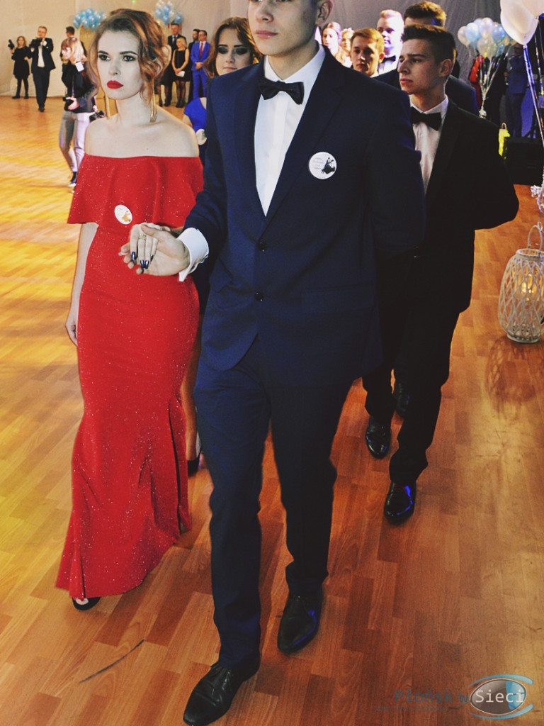 Bal na ponad dwieście par! Studniówka w liceum przy Płockiej [FOTORELACJA]