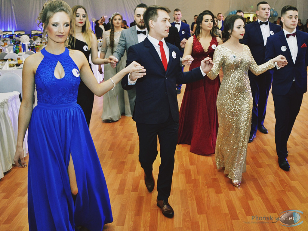Bal na ponad dwieście par! Studniówka w liceum przy Płockiej [FOTORELACJA]