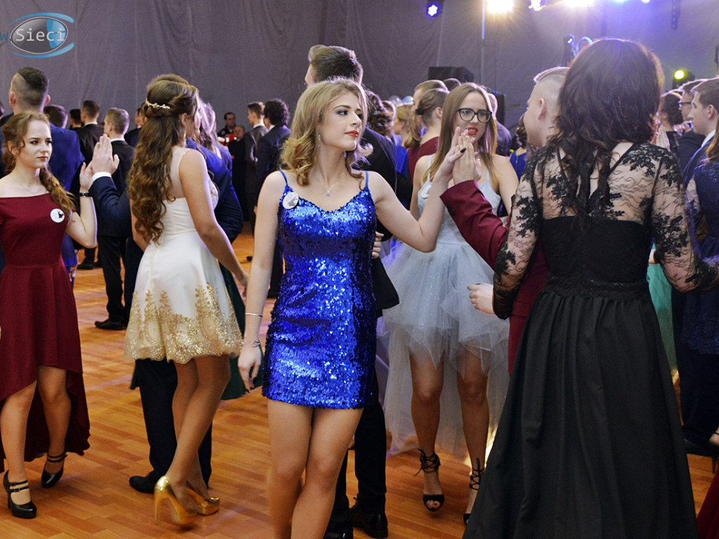 Bal na ponad dwieście par! Studniówka w liceum przy Płockiej [FOTORELACJA]