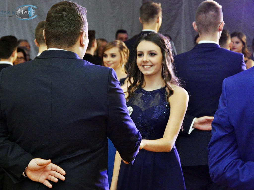 Bal na ponad dwieście par! Studniówka w liceum przy Płockiej [FOTORELACJA]