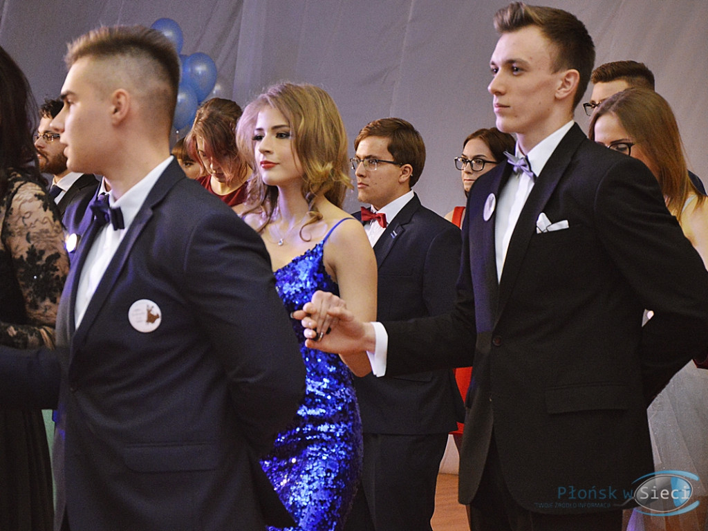 Bal na ponad dwieście par! Studniówka w liceum przy Płockiej [FOTORELACJA]