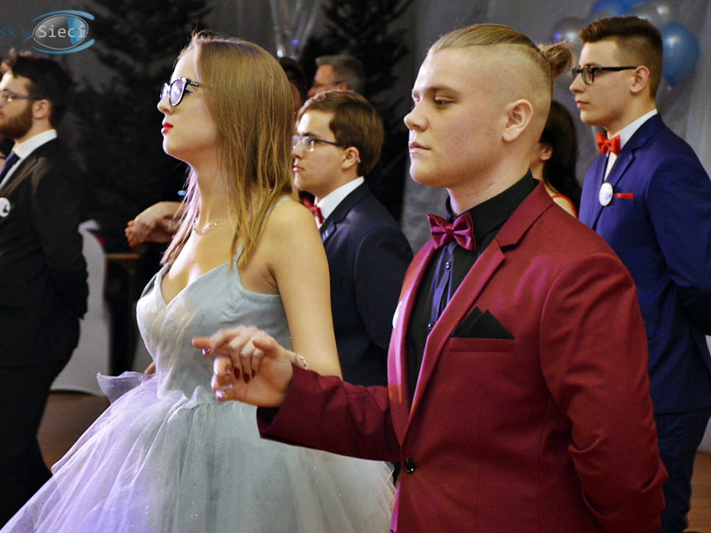 Bal na ponad dwieście par! Studniówka w liceum przy Płockiej [FOTORELACJA]