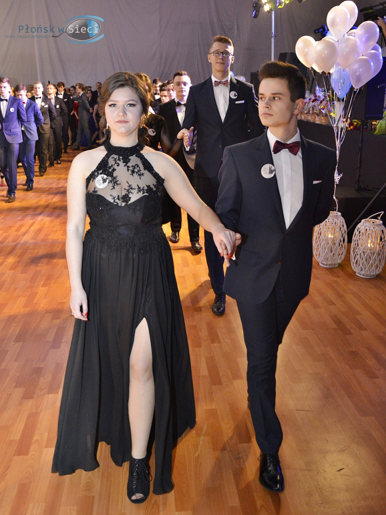 Bal na ponad dwieście par! Studniówka w liceum przy Płockiej [FOTORELACJA]