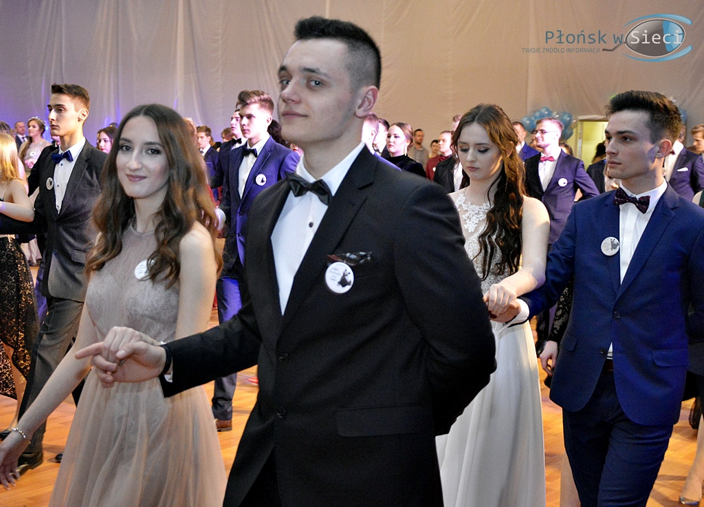 Bal na ponad dwieście par! Studniówka w liceum przy Płockiej [FOTORELACJA]