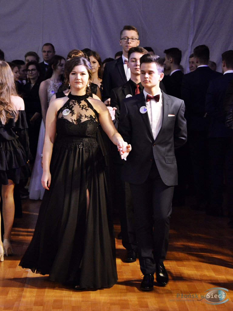 Bal na ponad dwieście par! Studniówka w liceum przy Płockiej [FOTORELACJA]