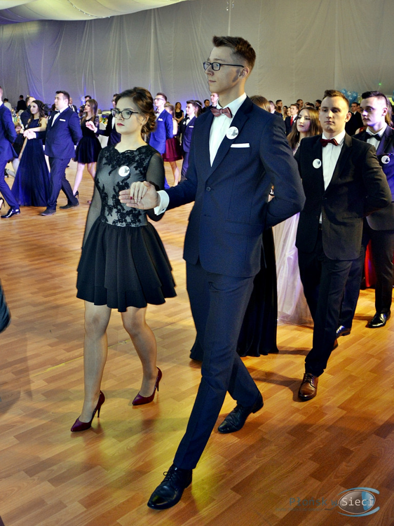 Bal na ponad dwieście par! Studniówka w liceum przy Płockiej [FOTORELACJA]