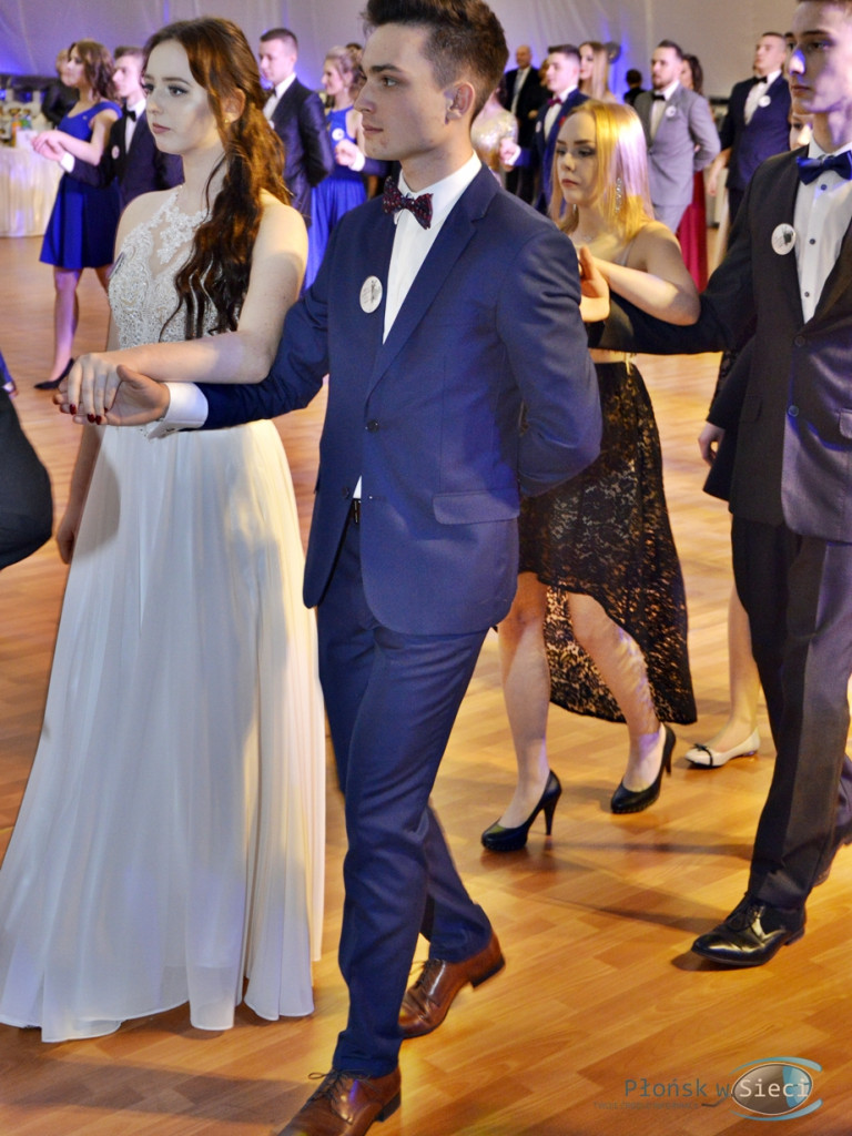 Bal na ponad dwieście par! Studniówka w liceum przy Płockiej [FOTORELACJA]