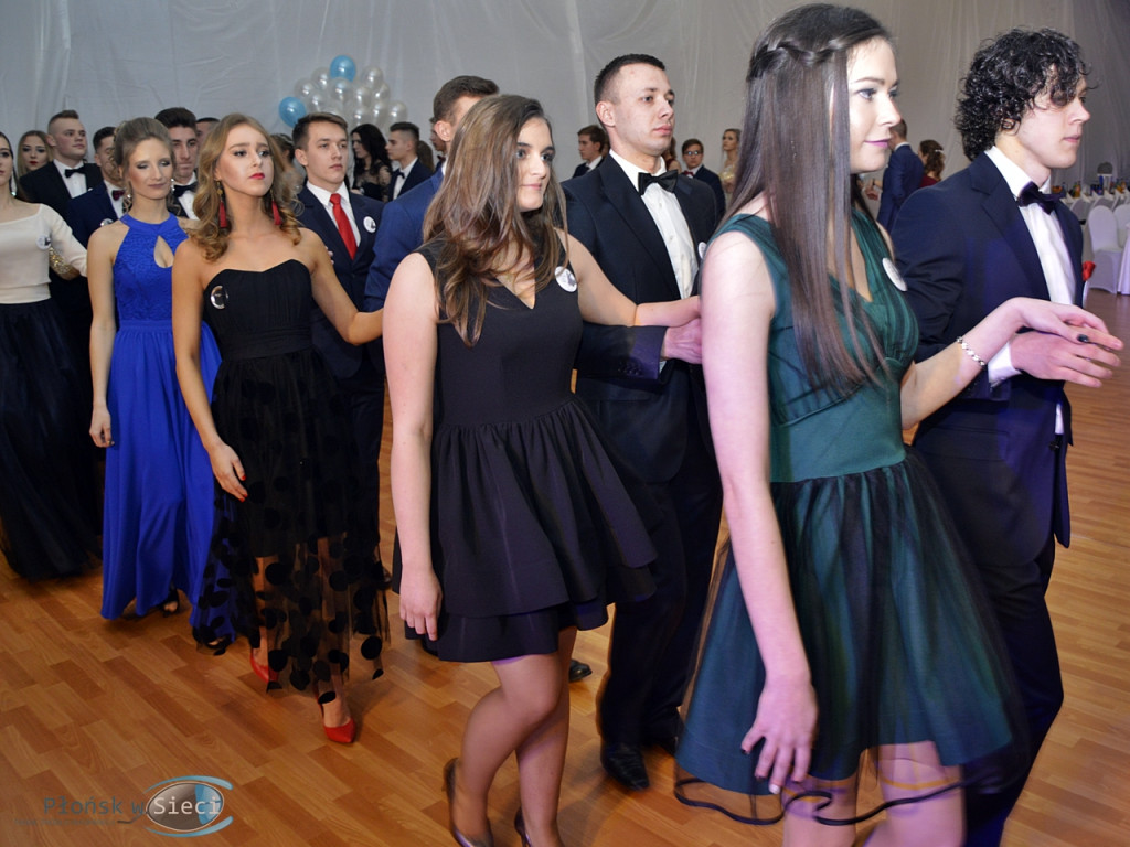 Bal na ponad dwieście par! Studniówka w liceum przy Płockiej [FOTORELACJA]