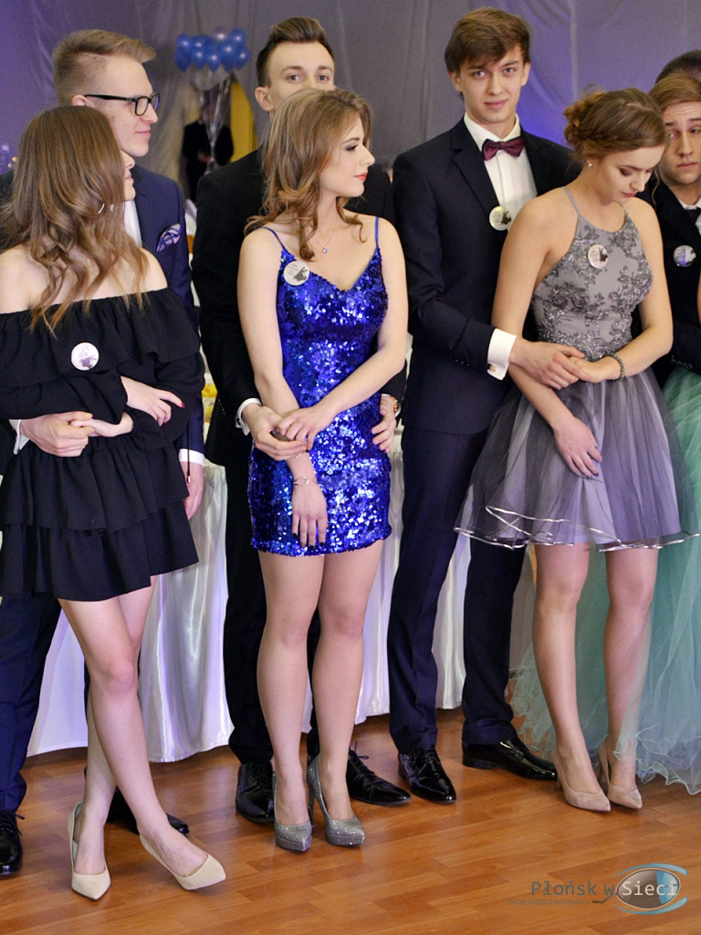 Bal na ponad dwieście par! Studniówka w liceum przy Płockiej [FOTORELACJA]