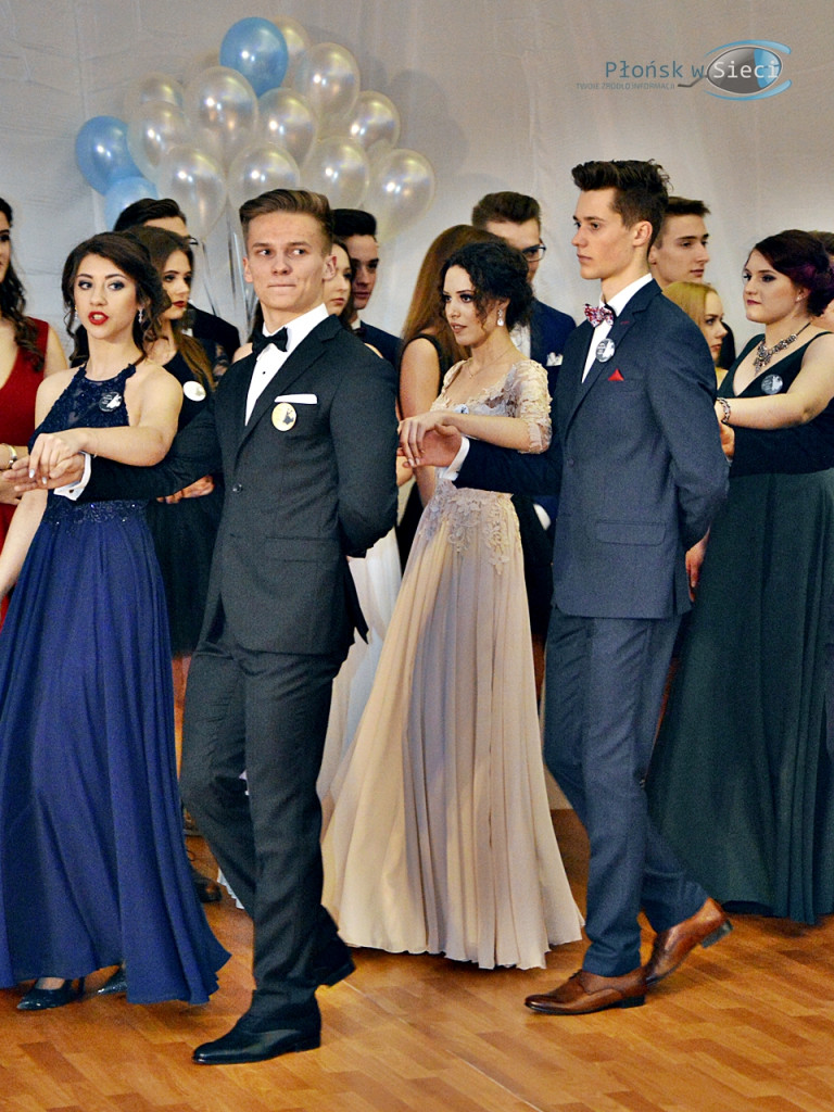 Bal na ponad dwieście par! Studniówka w liceum przy Płockiej [FOTORELACJA]
