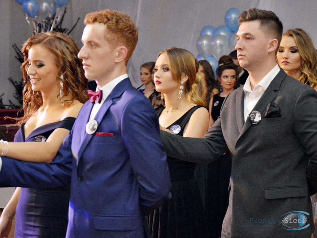 Bal na ponad dwieście par! Studniówka w liceum przy Płockiej [FOTORELACJA]