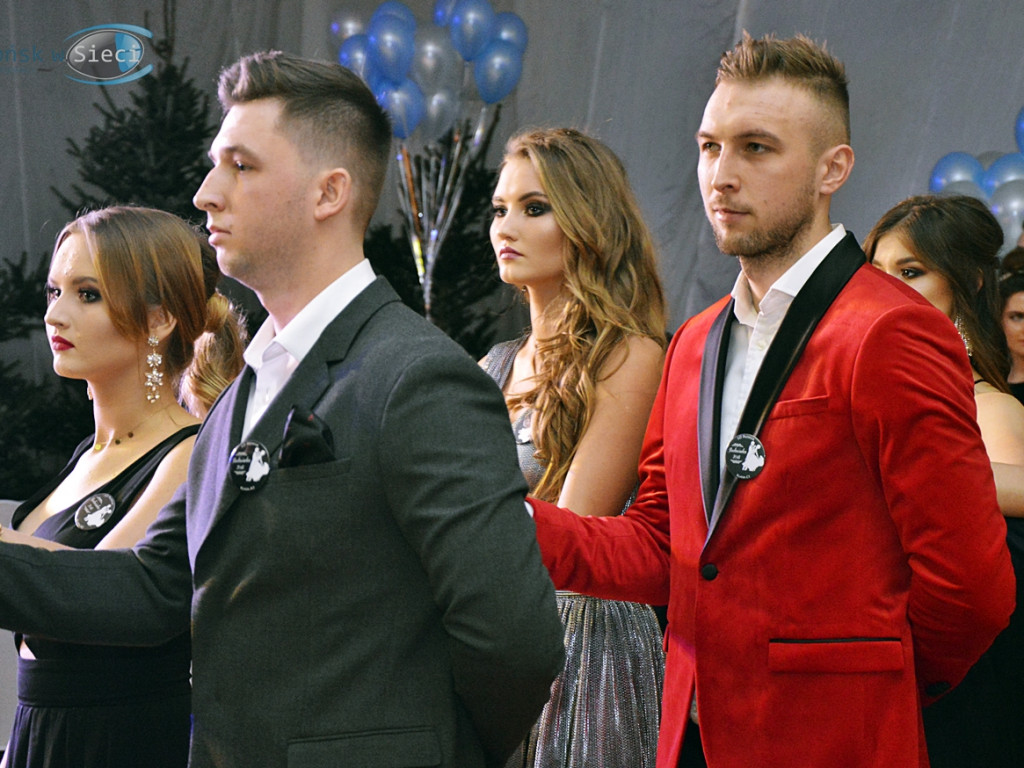 Bal na ponad dwieście par! Studniówka w liceum przy Płockiej [FOTORELACJA]