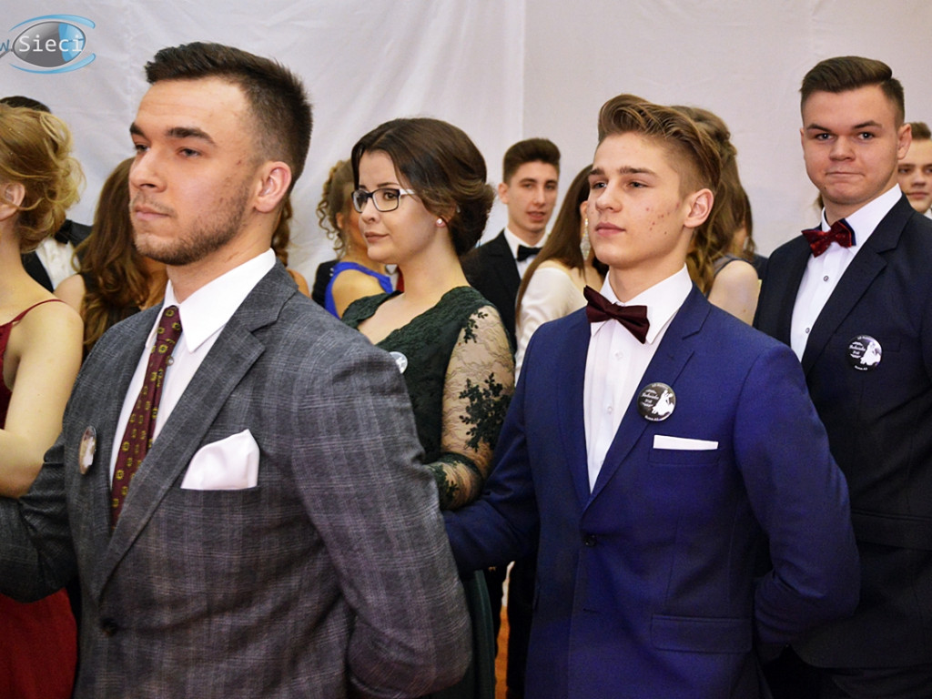 Bal na ponad dwieście par! Studniówka w liceum przy Płockiej [FOTORELACJA]