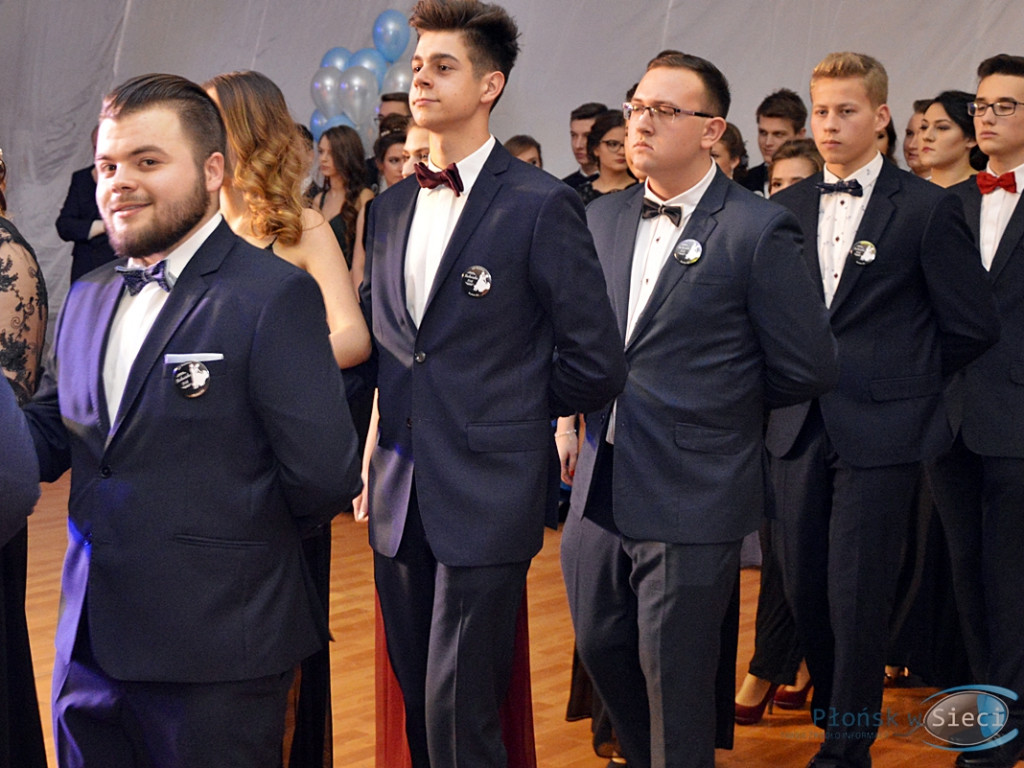 Bal na ponad dwieście par! Studniówka w liceum przy Płockiej [FOTORELACJA]