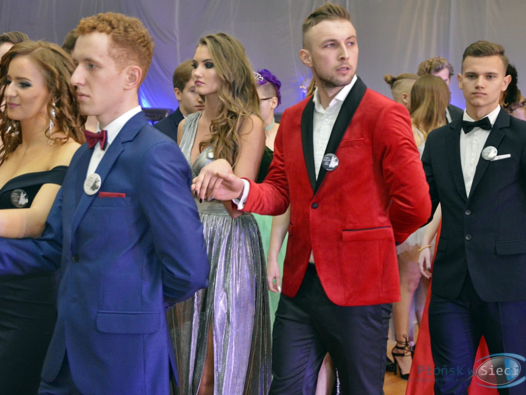 Bal na ponad dwieście par! Studniówka w liceum przy Płockiej [FOTORELACJA]