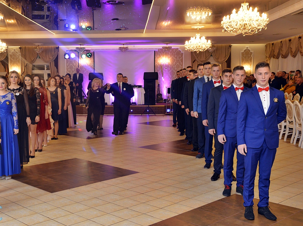 Noc pożegnania z dzieciństwem, a powitania dorosłego życia [FOTORELACJA]