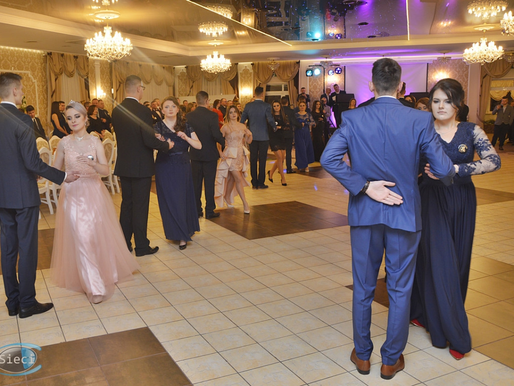 Noc pożegnania z dzieciństwem, a powitania dorosłego życia [FOTORELACJA]