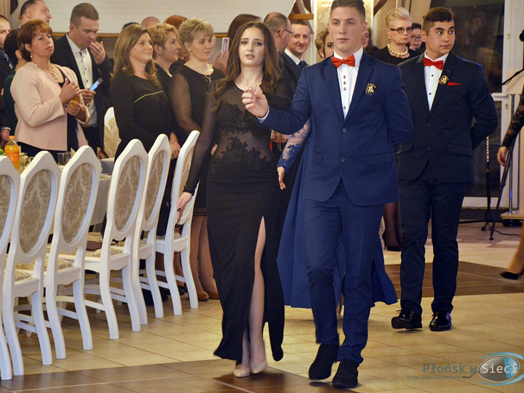 Noc pożegnania z dzieciństwem, a powitania dorosłego życia [FOTORELACJA]