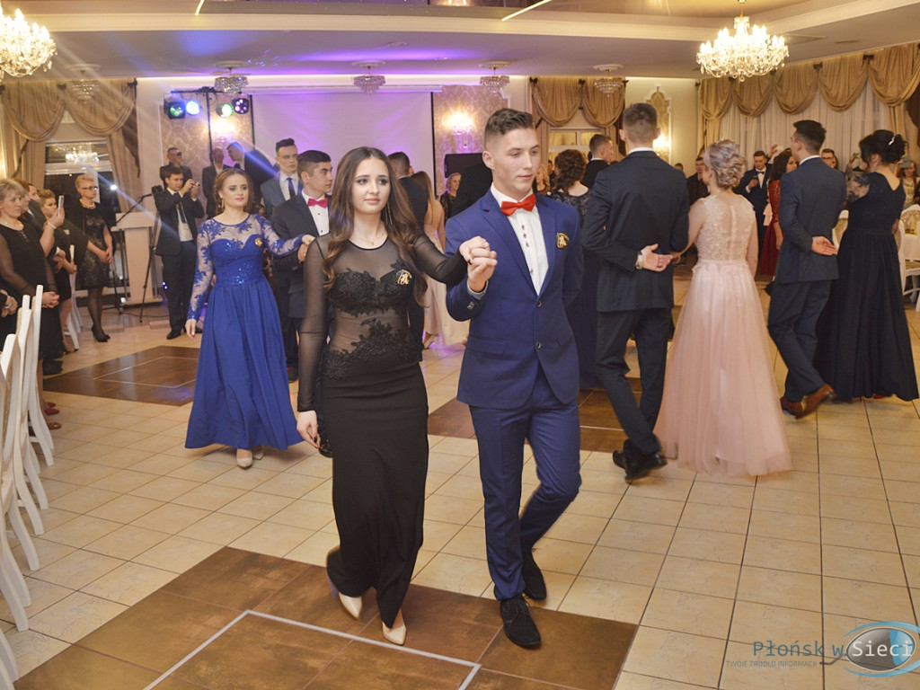 Noc pożegnania z dzieciństwem, a powitania dorosłego życia [FOTORELACJA]