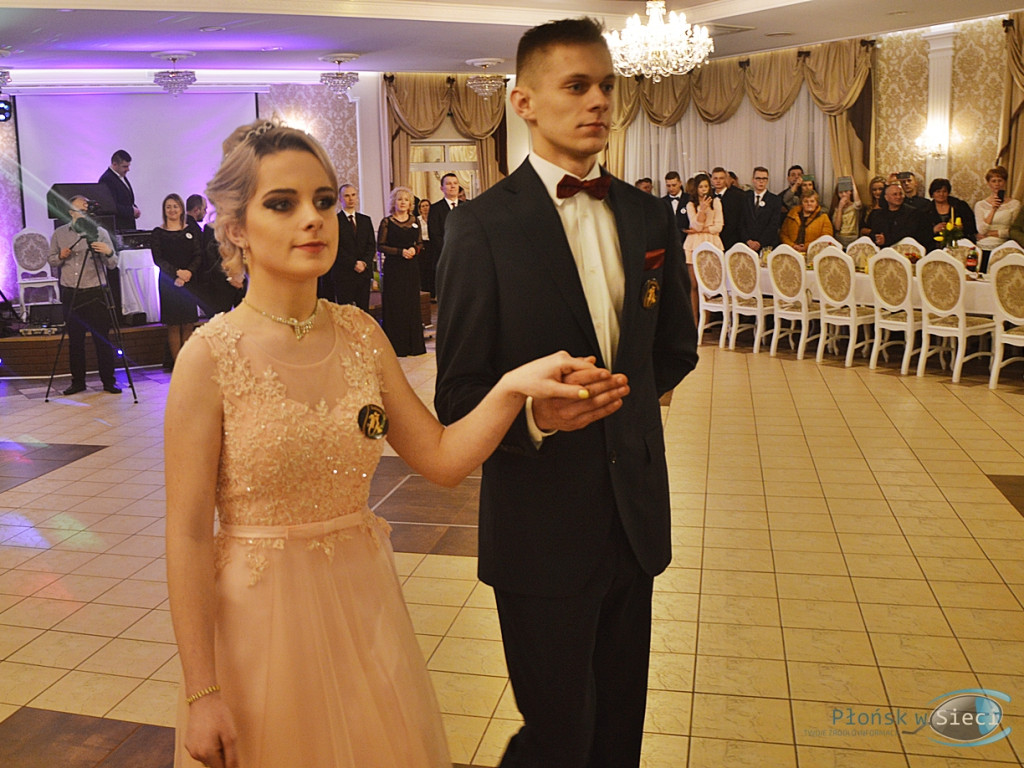 Noc pożegnania z dzieciństwem, a powitania dorosłego życia [FOTORELACJA]