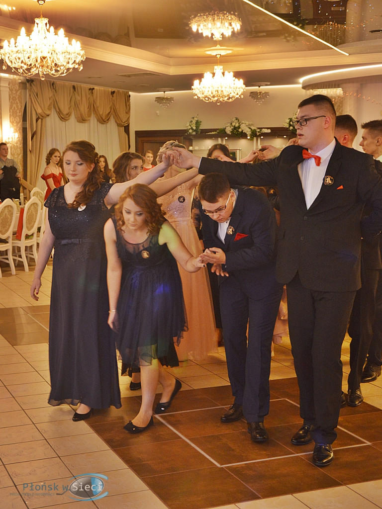 Noc pożegnania z dzieciństwem, a powitania dorosłego życia [FOTORELACJA]