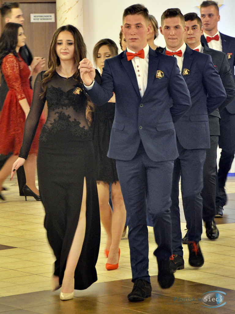 Noc pożegnania z dzieciństwem, a powitania dorosłego życia [FOTORELACJA]