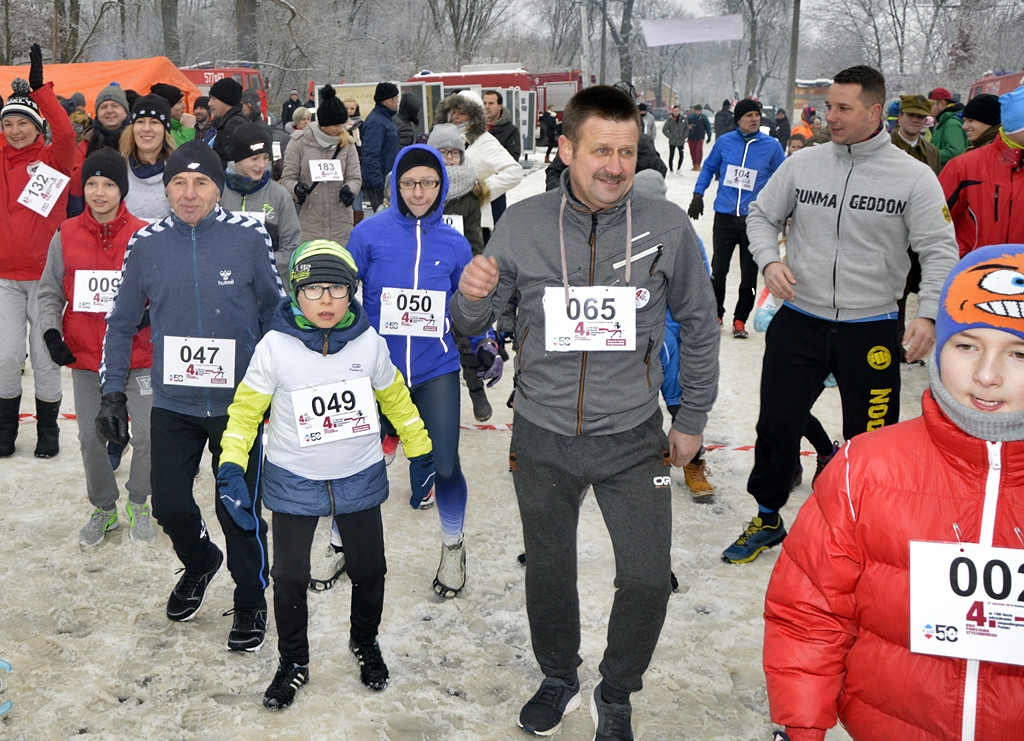 Ruszyli biegiem na pomoc, pomni powstańczej historii [FOTORELACJA]