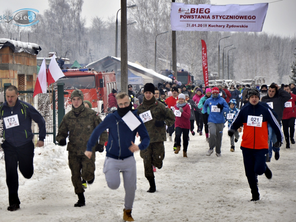 Ruszyli biegiem na pomoc, pomni powstańczej historii [FOTORELACJA]