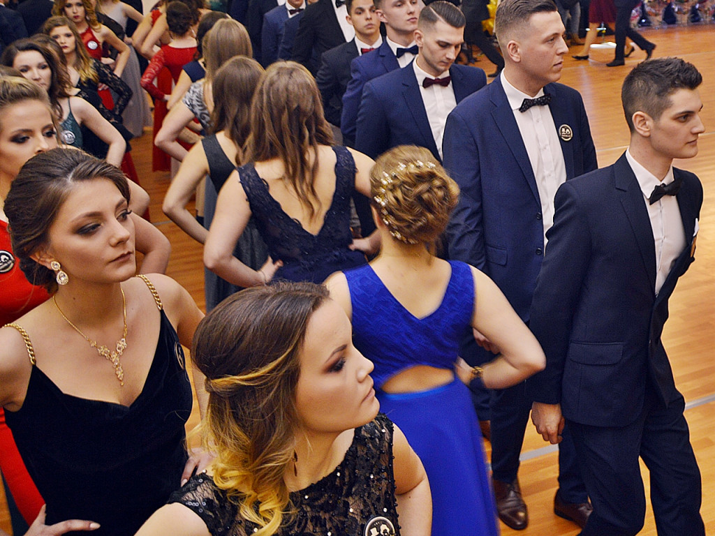 Studniówkowe balowanie maturzystów od Rutkowskiego!