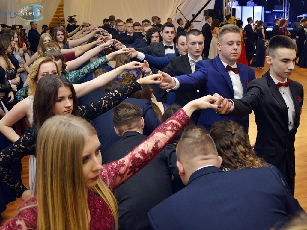 Studniówkowe balowanie maturzystów od Rutkowskiego!