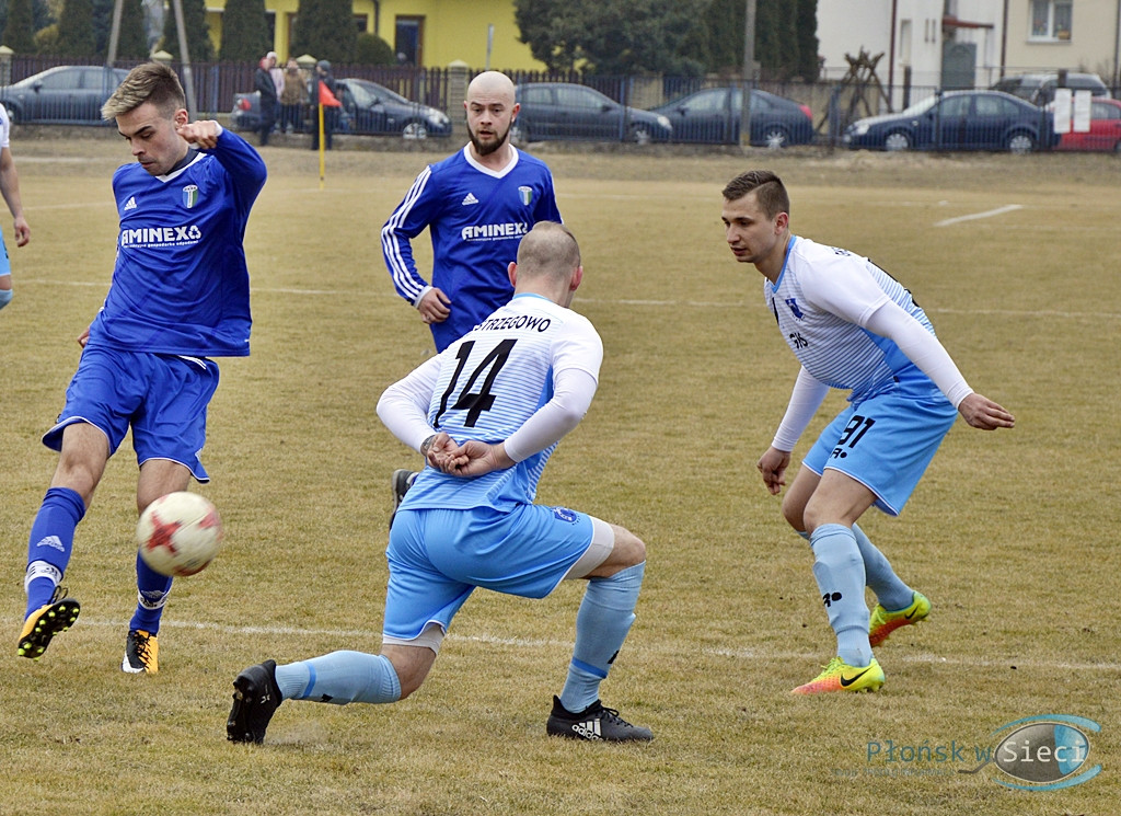 Wkra pnie się w tabeli okręgówki. Strzegowo znakautowane po przerwie [FOTORELACJA]