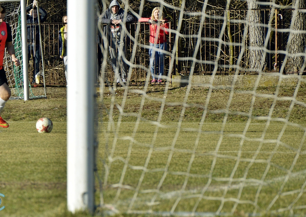 Derbowe starcie dla gospodarzy. Wkra nadal na fali. Spadek Sony