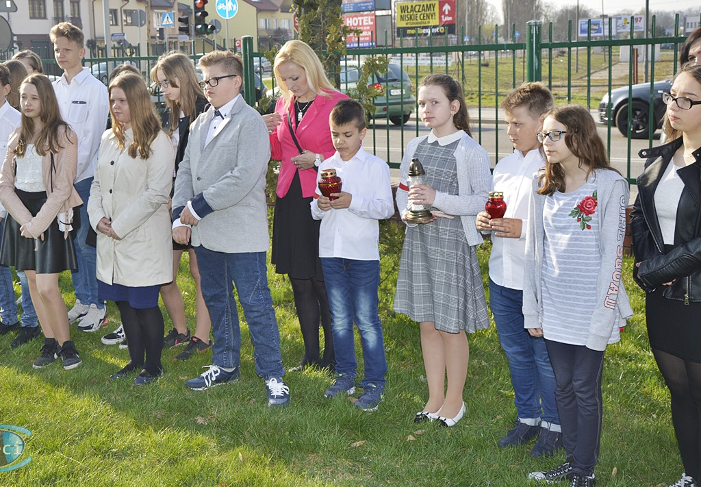 Katyński wiersz pod dębem pamięci