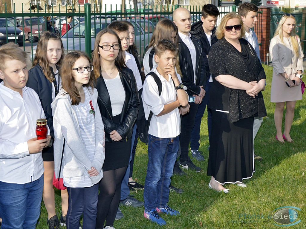 Katyński wiersz pod dębem pamięci