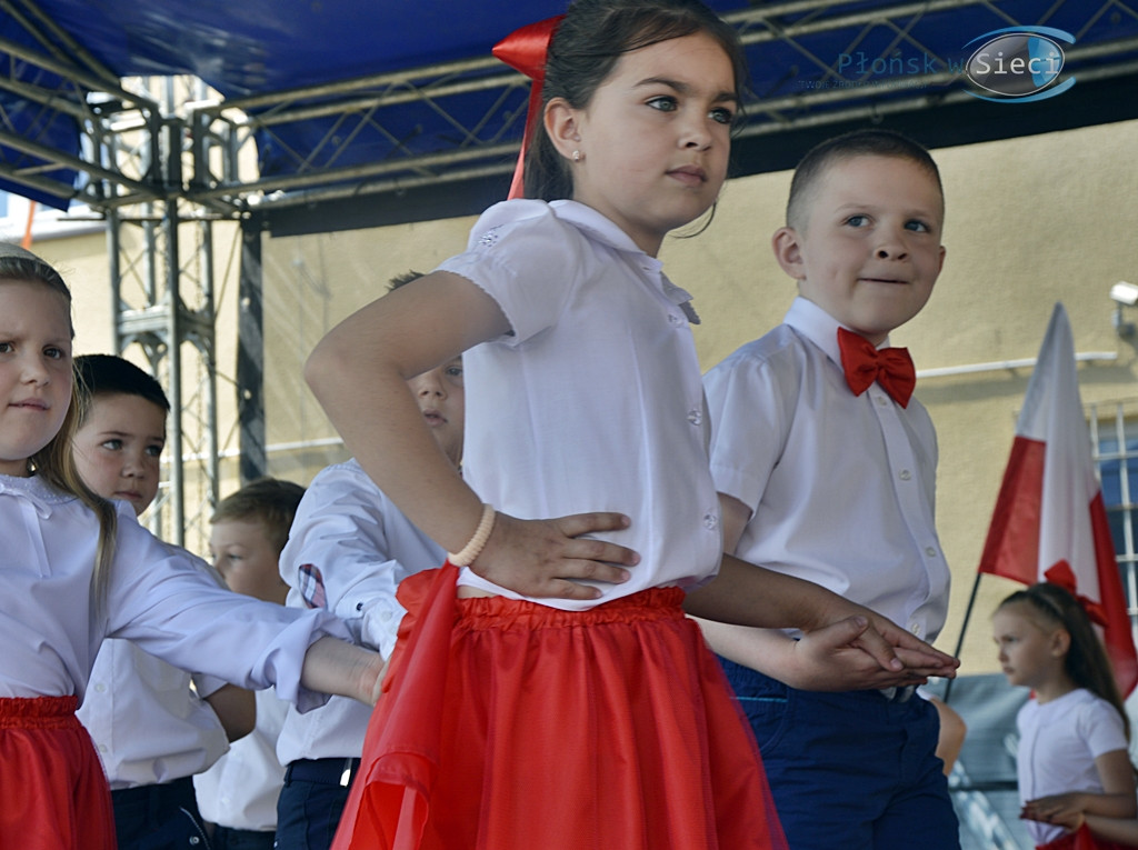 Śpiewali i tańczyli na cześć Niepodległej Polski [FOTORELACJA]