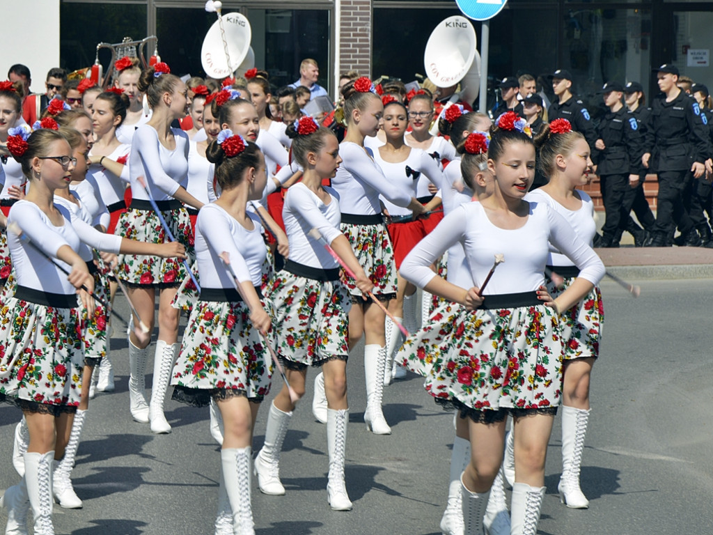 Niech się święci 3 maja! Polska przypomina nieco drużynę piłkarską... [FOTORELACJA]