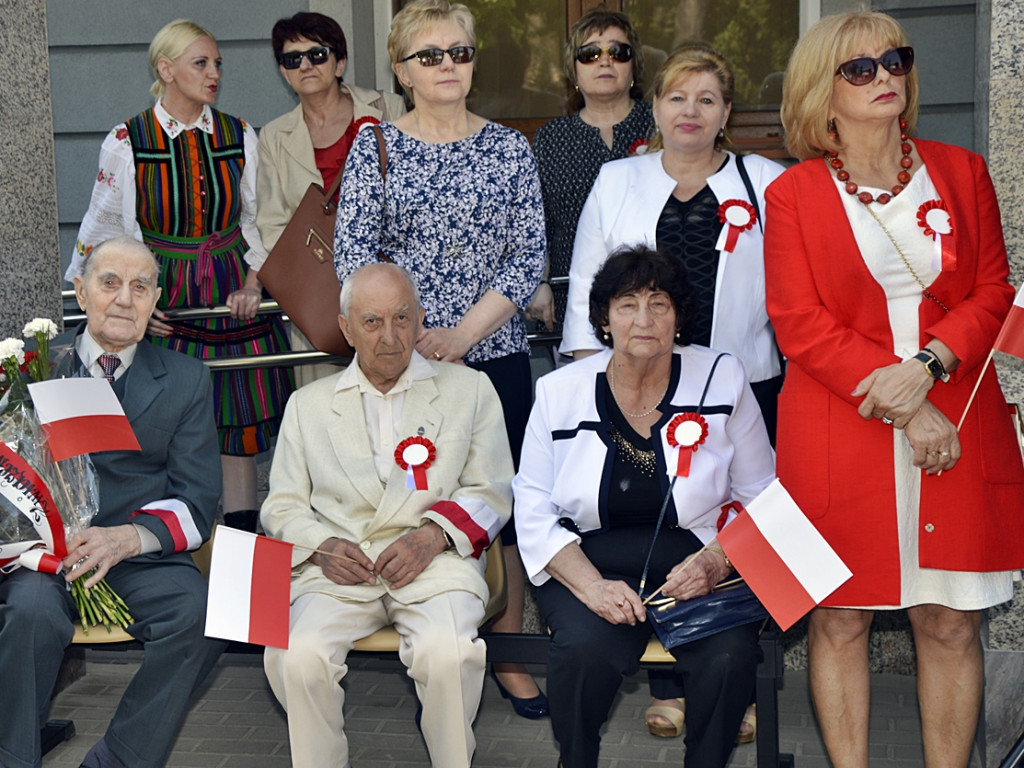 Niech się święci 3 maja! Polska przypomina nieco drużynę piłkarską... [FOTORELACJA]