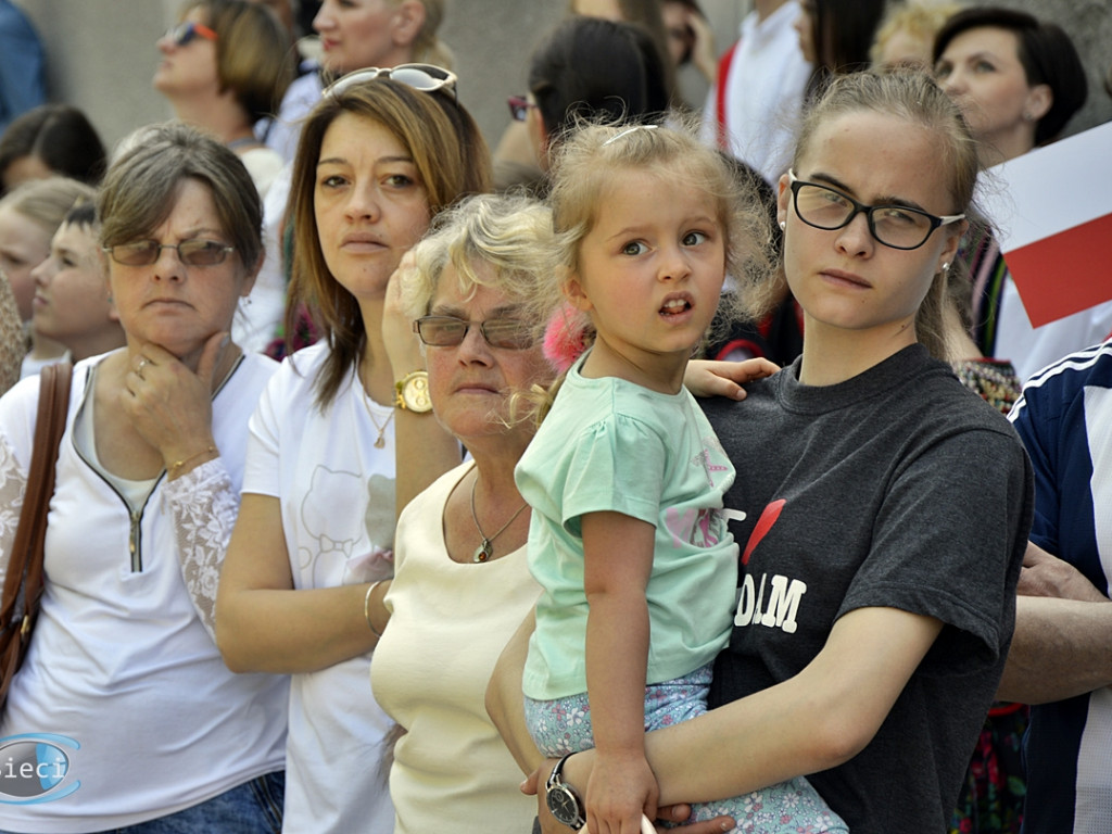 Niech się święci 3 maja! Polska przypomina nieco drużynę piłkarską... [FOTORELACJA]