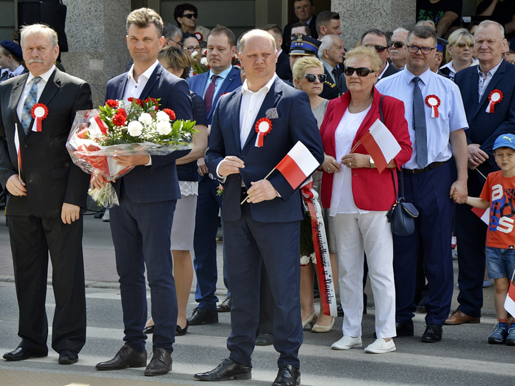 Niech się święci 3 maja! Polska przypomina nieco drużynę piłkarską... [FOTORELACJA]